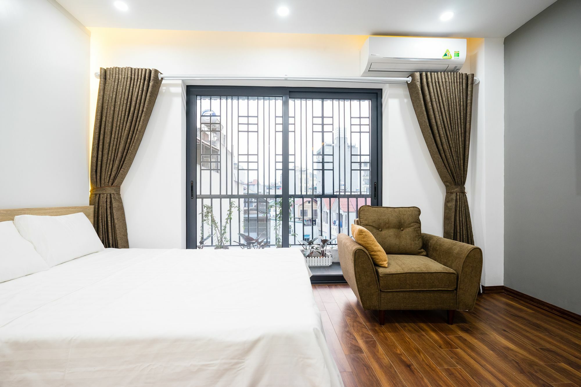 Ann House Hotel And Apartment Hanoi Buitenkant foto